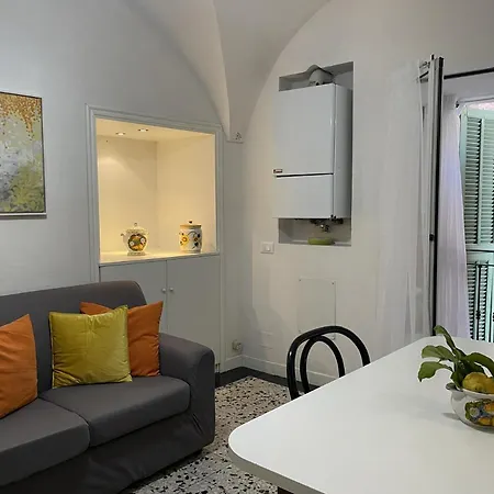 Old Town Lemon Charm Apartment *