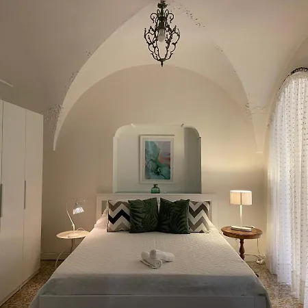 Апартаменты Old Town Lemon Charm