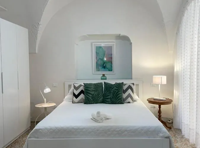 Old Town Lemon Charm * Bordighera